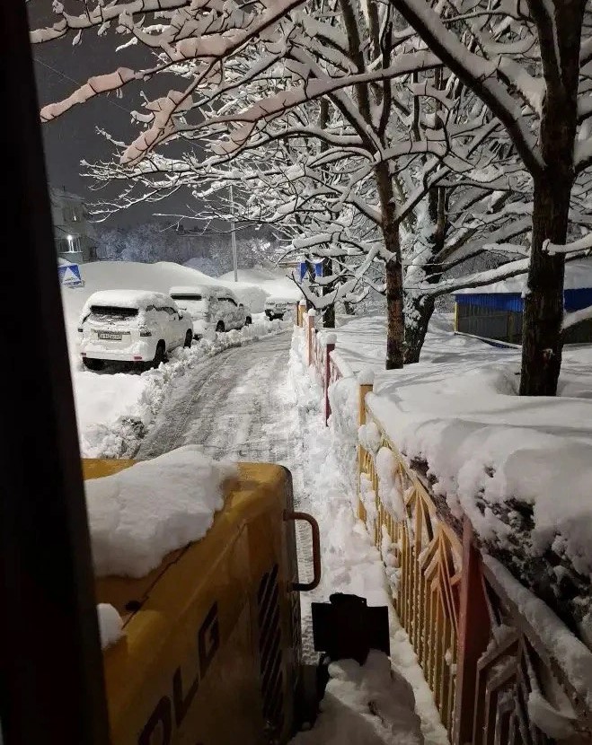 В городе ликвидируются последствия циклона