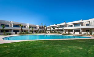 Четырехкомнатные апартаменты с садом в новой резиденции, в 200 метрах от пляжа, Торревьеха, Испания за 395 000 €