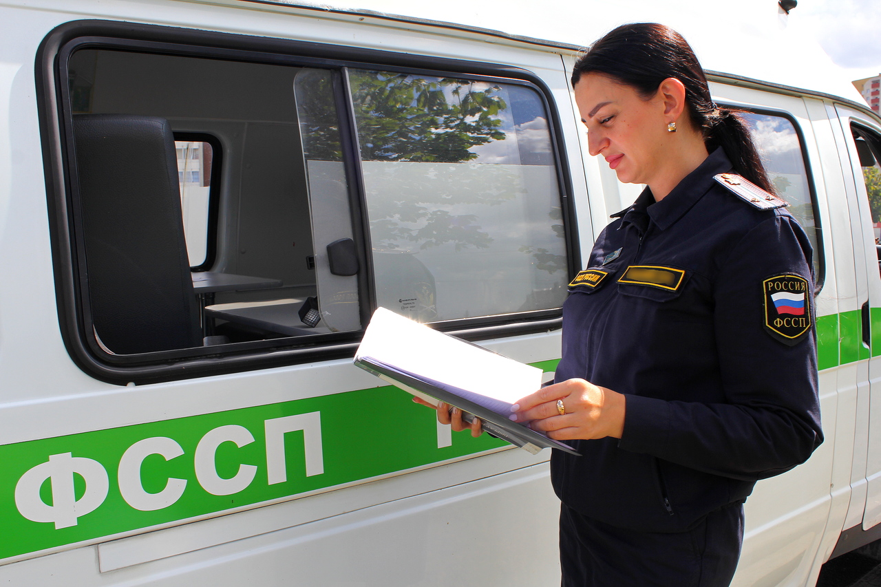 Уфссп по республике коми. Форма приставов 2022 зимняя. Зимняя форма судебных приставов. Приставы. Девушка судебный пристав.