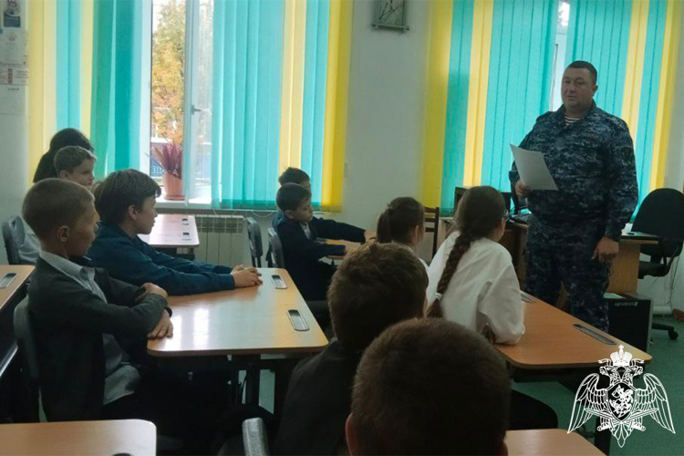 Сотрудники вневедомственной охраны в Тюменской области проводят профилактические мероприятия с детьми
