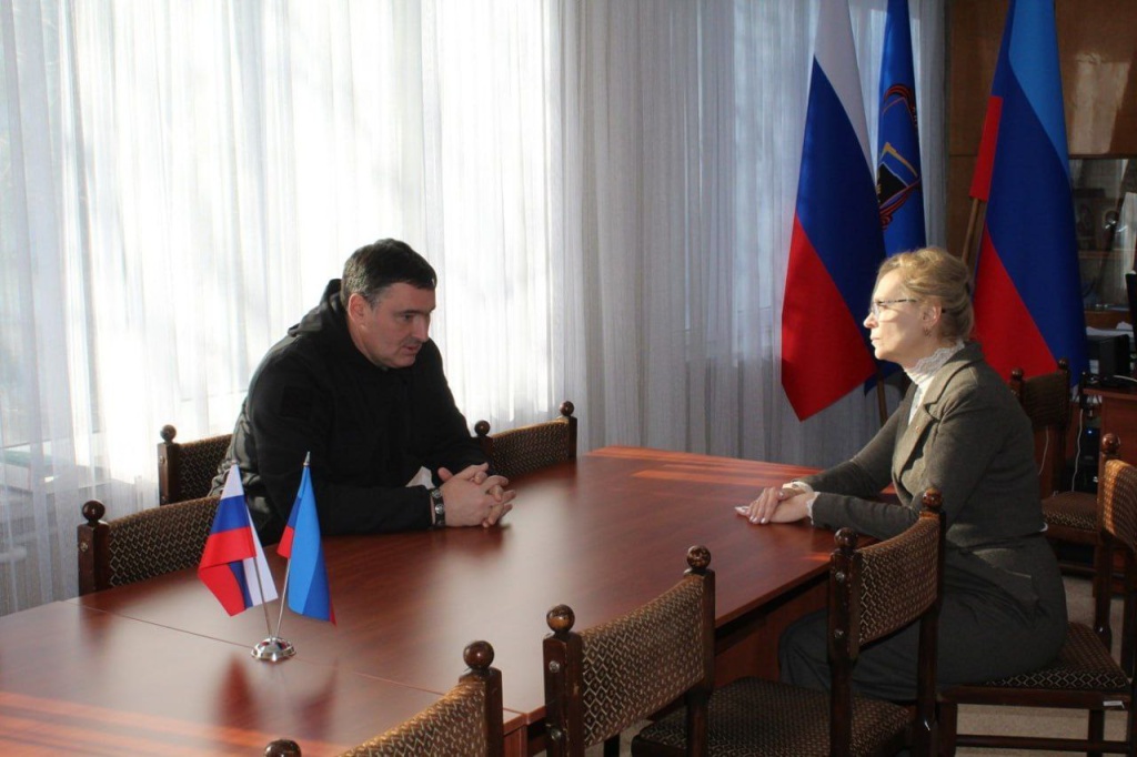 Делегация из Иркутска во главе с мэром Русланом Болотовым посетили с гуманитарным визитом Луганскую Народную республику