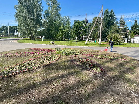 Цветочную клумбу обустроили в поселении Михайлово-Ярцевское 