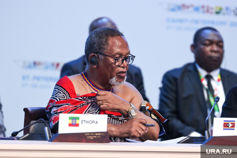 Пленарная сессия саммита 