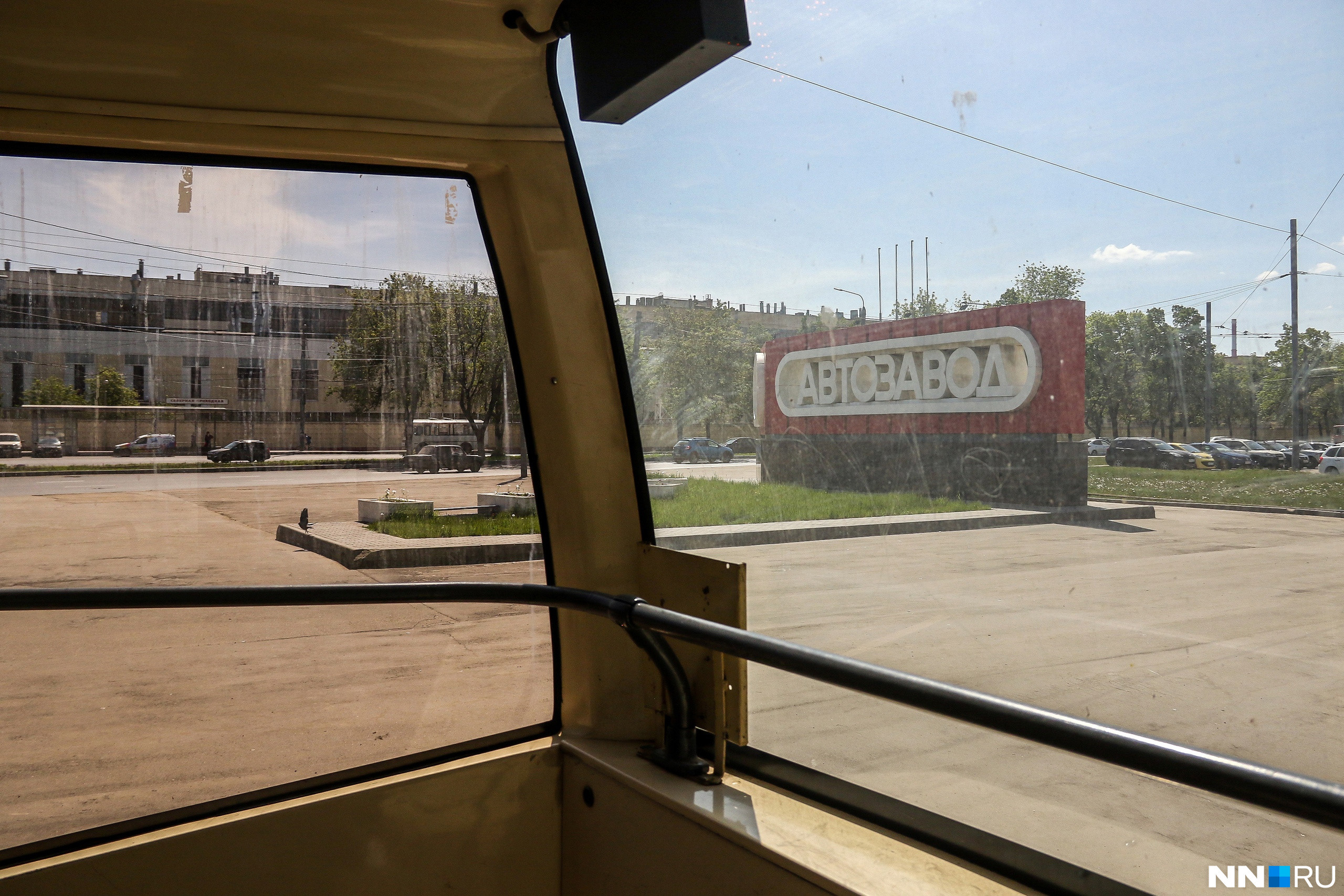 Трамвайные пути. Фото из окна трамвая. Остановка 52 квартал Нижний Новгород. Как выглядит трамвай. Канал живем в нижнем