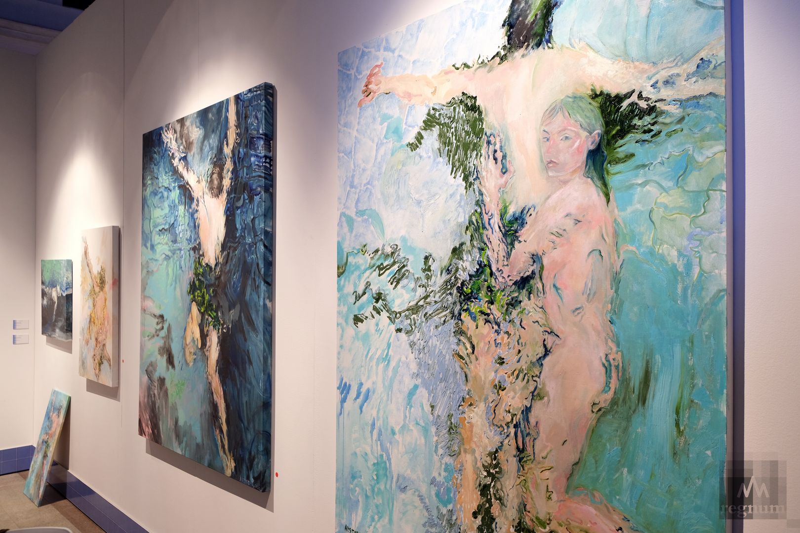 Работы Оли Австрейх на стенде Serene Gallery