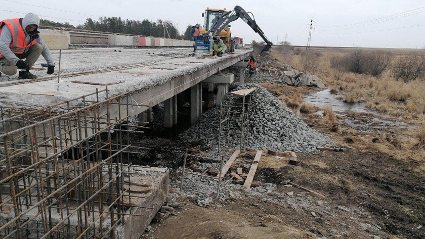 В Тамбовском округе ремонтируют опоры моста через Ручей - gtrkamur.ru