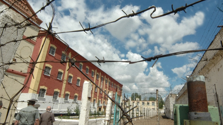 Ъ: экс-сенатор Арашуков отверг обвинение в даче взятки сотрудникам ФСИН