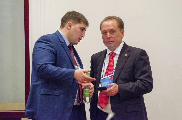 Айдар Метшин (справа) дал Беляеву полный карт-бланш. В итоге общая сумма капитальных вложений в ТОСЭР «Нижнекамск» с 2018-го по 2021-й составила 3,9 млрд рублей. За два года создано 524 рабочих места, 20 резидентов