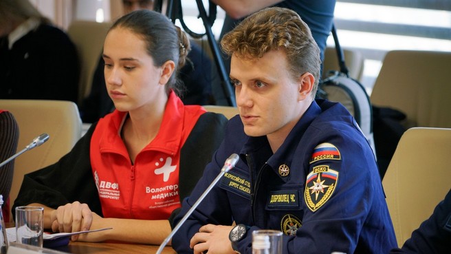 Юрий Трутнев обсудил со студентами Дальневосточного федерального университета работу по патриотическому воспитанию