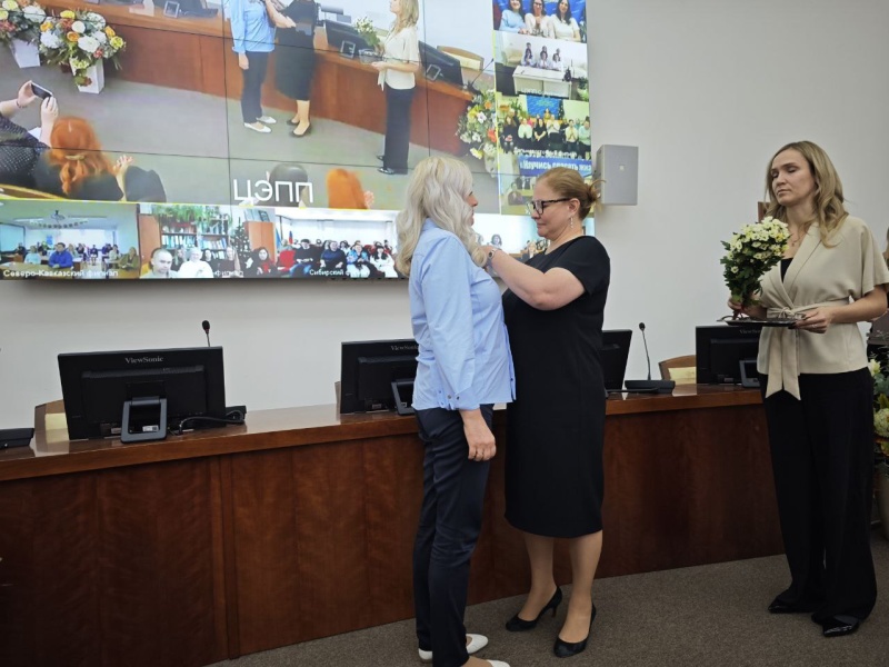 Юлия Шойгу наградила сотрудников ЦЭПП МЧС России в День спасателя