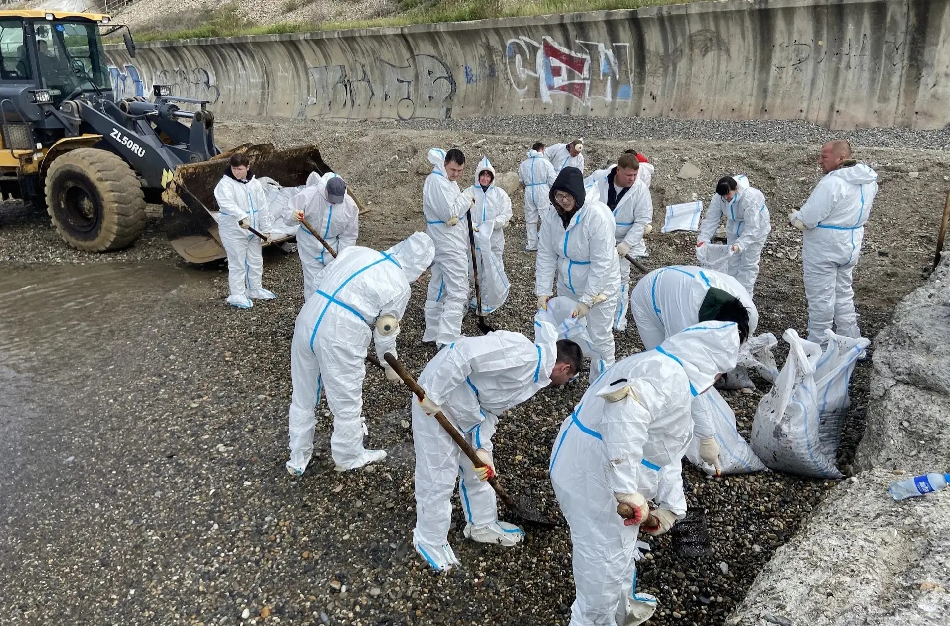 В Туапсинском округе вывезли больше 20 тысяч кубометров замазученного грунта