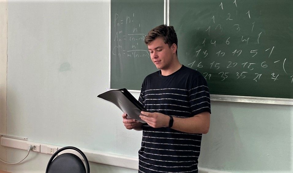 Научные достижения. Математику общество. Математику общество. Маьематика в жизни человек. Подростки математика.