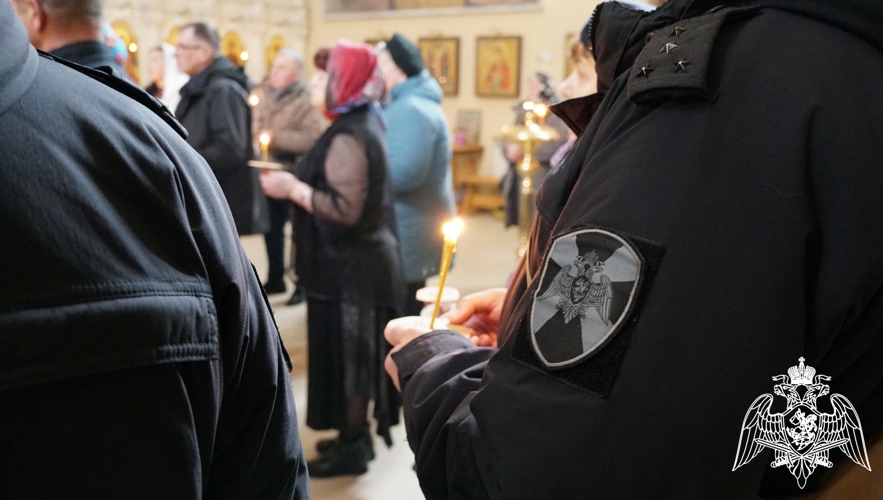 Память погибших при выполнении служебных обязанностей военнослужащих и сотрудников войск правопорядка почтили в Брянске