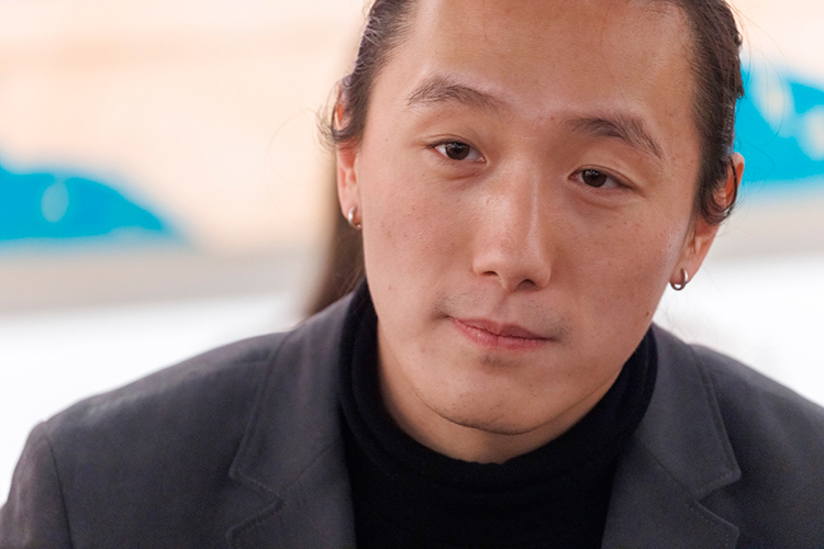 Си Ло: «В Казани появилась своя чайная культура. Например, здесь чай пьют с молоком, как и кочевники, монголы, англичане или тибетцы. А еще обязательно со сладостями, особенно, с чак-чаком. Эти особенности я попытался изобразить в картинах»