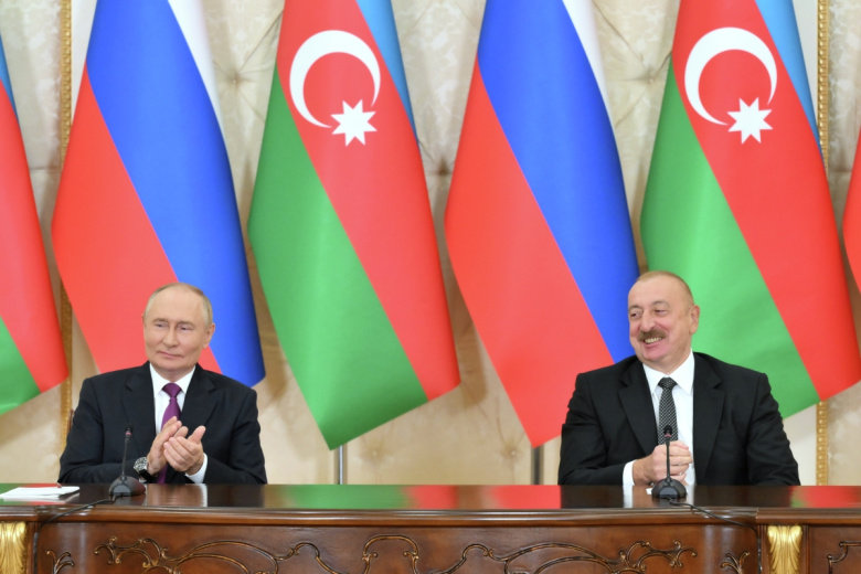 Президент РФ Владимир Путин и президент Азербайджана Ильхам Алиев во время заявления для СМИ в государственной резиденции «Загульба»