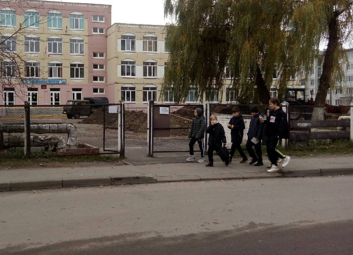 Что случилось в школе брянска. Городские сумасшедшие Брянск. Город Брянск Бежицкий район визит. Брянск сейчас.