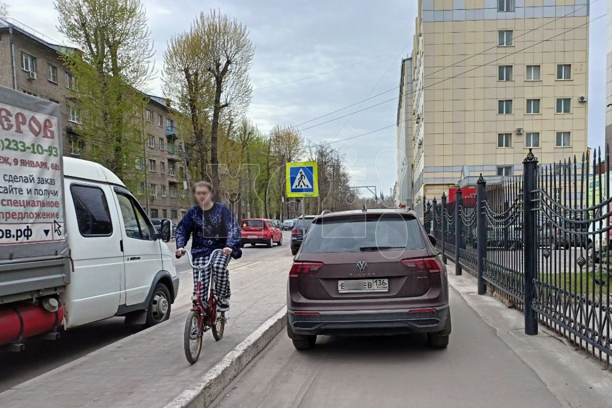 Перекрыт тротуар. Перекрытие дорог.