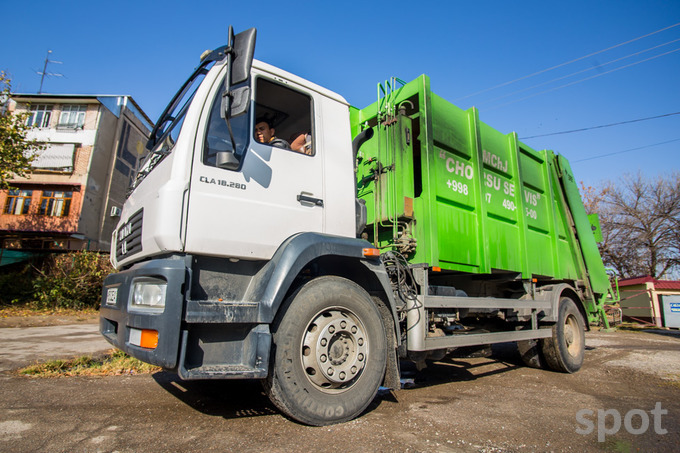 «Махсустранс» проводит тендер на закупку мусоровозов и мусорных баков