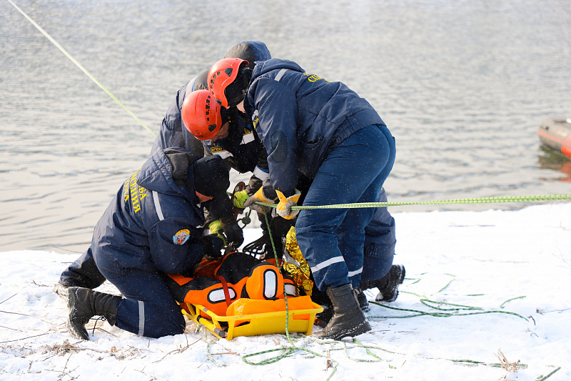 Городские спасатели. Мчс наводнение. Спасатели ульяновск. Мчс россии наводнение. Спасатели мчс россии.