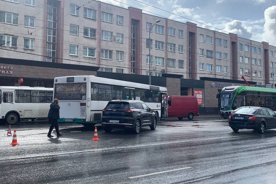 Черняховск ленина 22. Автостанция черняховск. Рейсовый автобус. Автобусная \ лавочка. Автобус фото калининград.