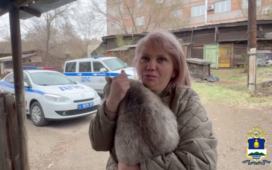 Сотрудники ДПС Улан-Удэ спасли из пожара четырех человек и кота