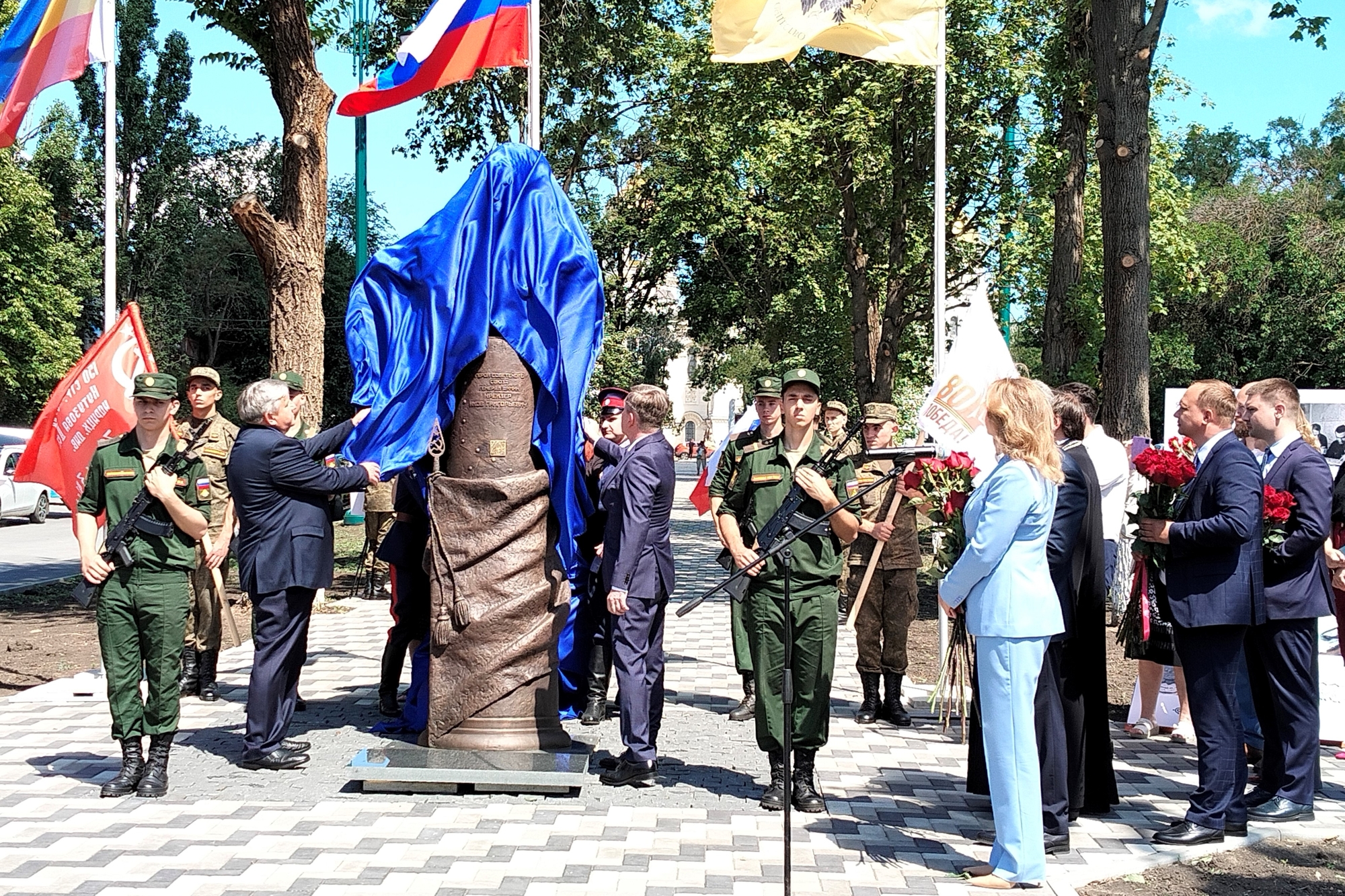 Торжественное открытие памятника Герою Советского Союза, генералу армии Якову Григорьевичу Крейзеру в г. Новочеркасске