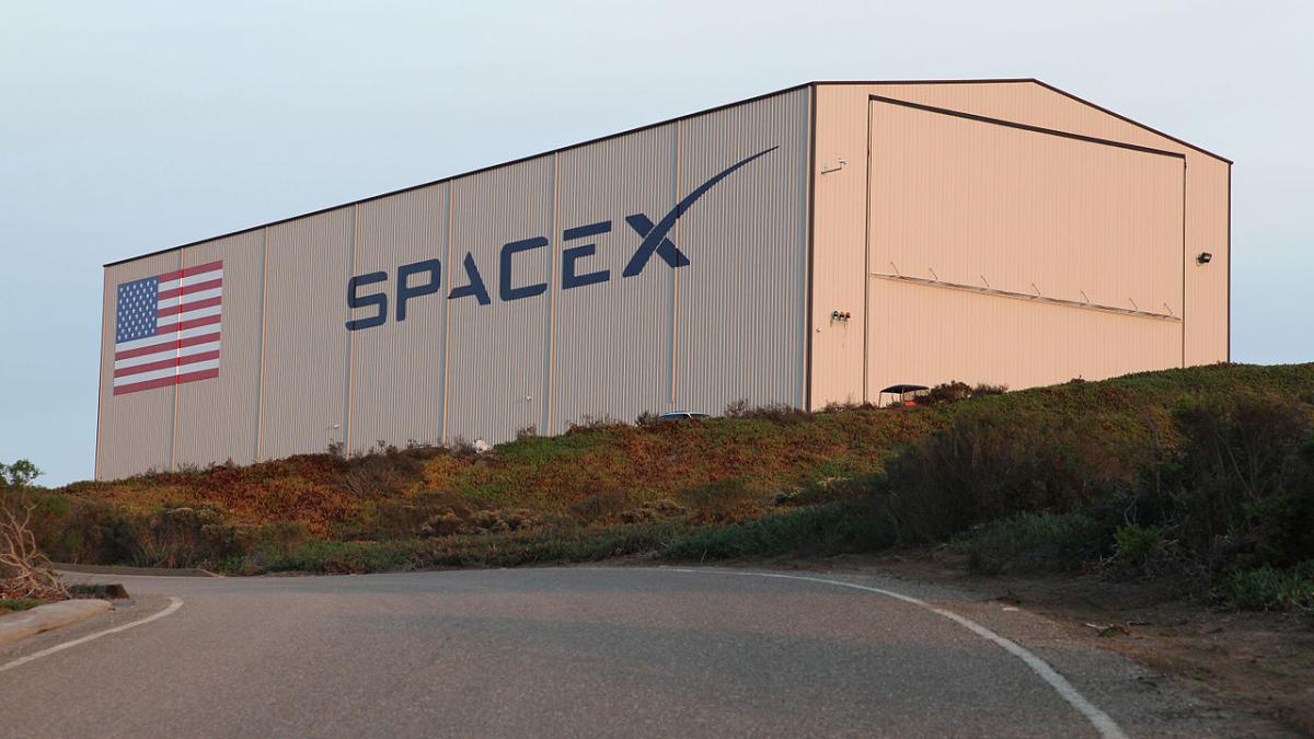Ангар компании SpaceX в Калифорнии