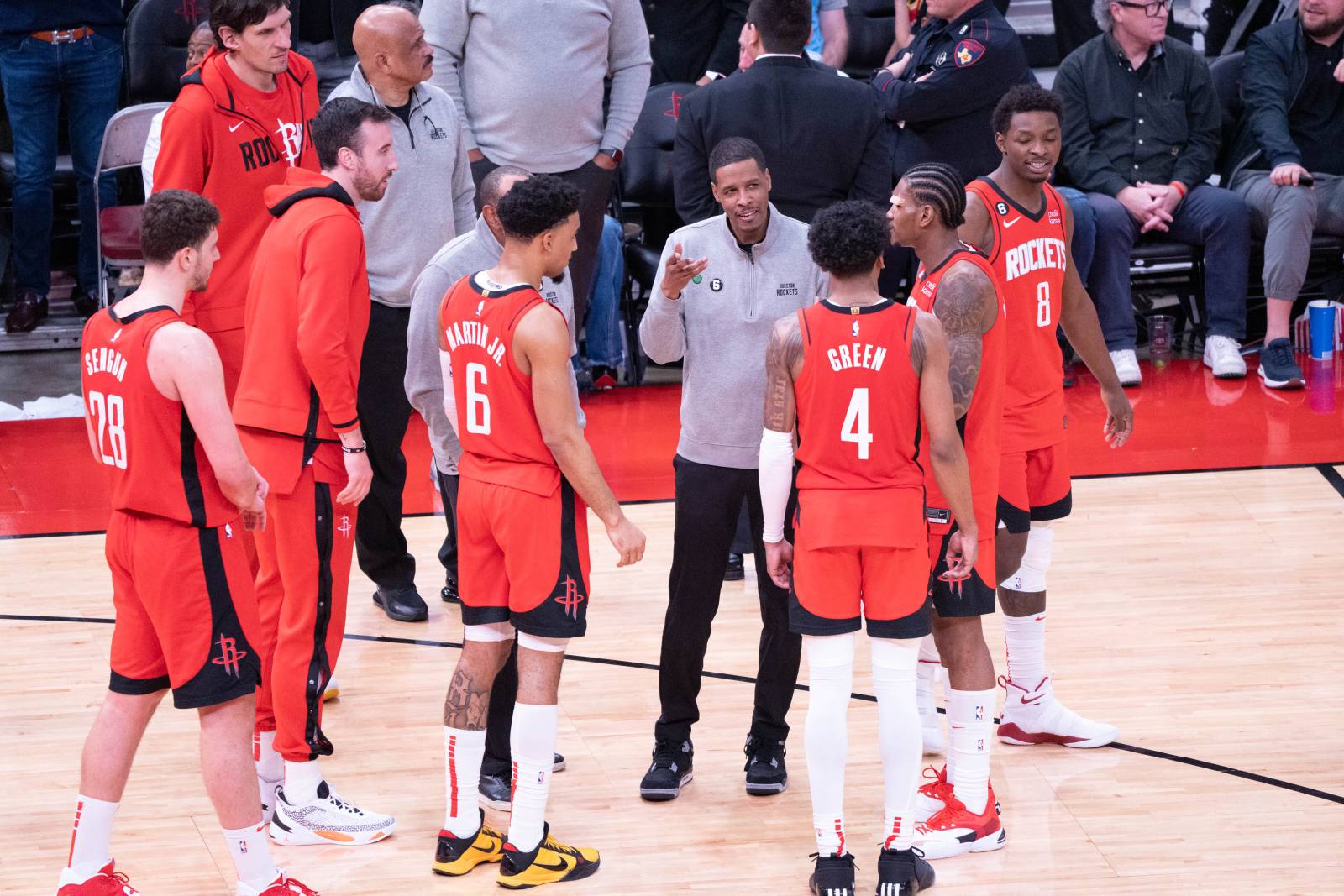 «Хьюстон» дома обыграл «Сан-Антонио» и одержал третью победу кряду