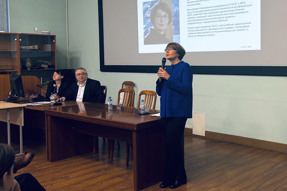 Иняз-клуб: интерактивные лекции Владимира Касютина и Ларисы Белоусовой