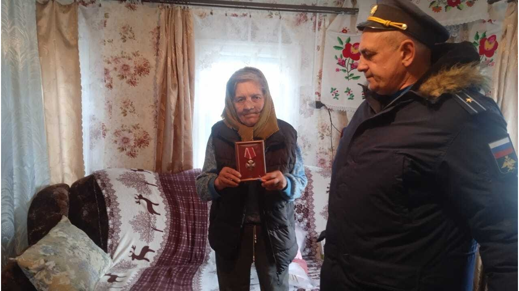 В Гордеевском районе передали награды матерям погибших бойцов СВО