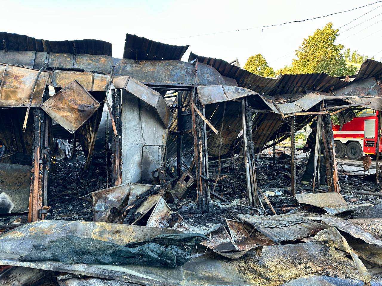 Ночью враг атаковал Токмак: сгорел рынок, пострадали дома (ФОТО, ВИДЕО) | Русская весна