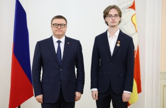 Алексей Текслер вручил государственные и региональные награды южноуральцам. Автор фото - Наиль Фаттахов 