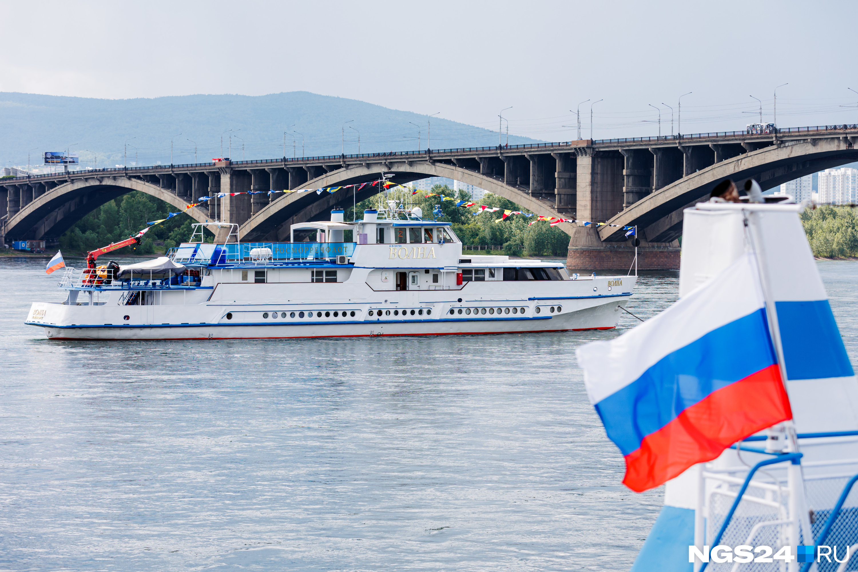 Парад судов красноярск 2024. Набережная Енисея.