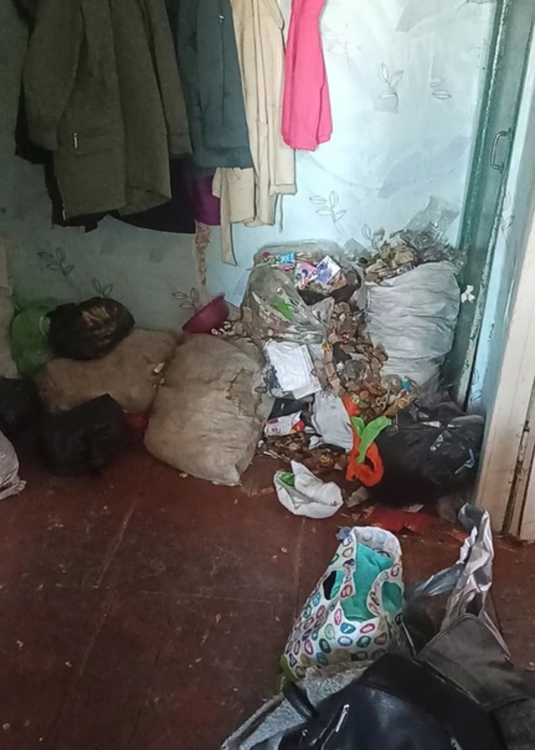 Квартира жительницы Всеволодо-Вильвы превратилась в помойку
