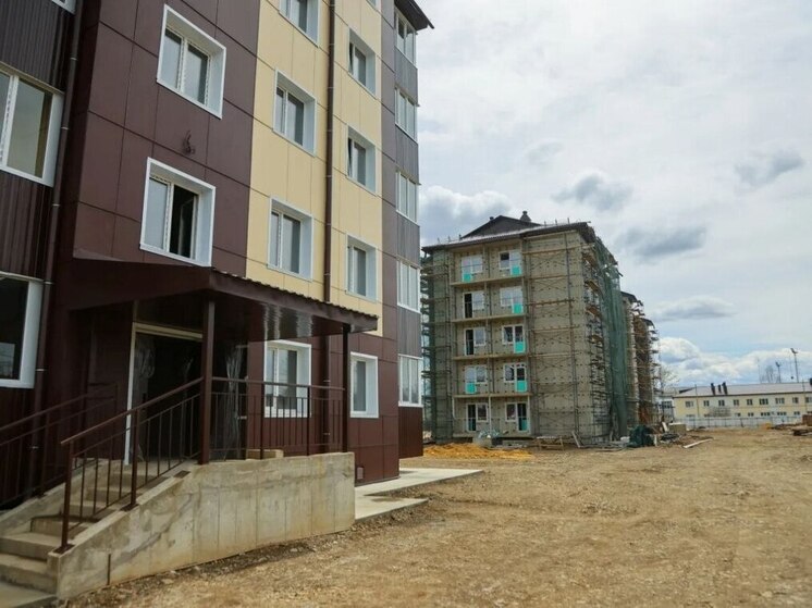 Жильцы аварийных домов в Смирных получат новые квартиры до конца года