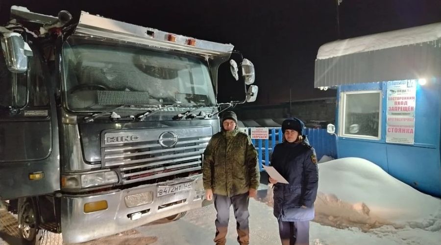 Приставы и конфискованный грузовик