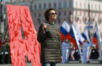 Алексей Текслер принял участие в торжественном построении, посвященном 80-й годовщине Победы в Великой Отечественной войне