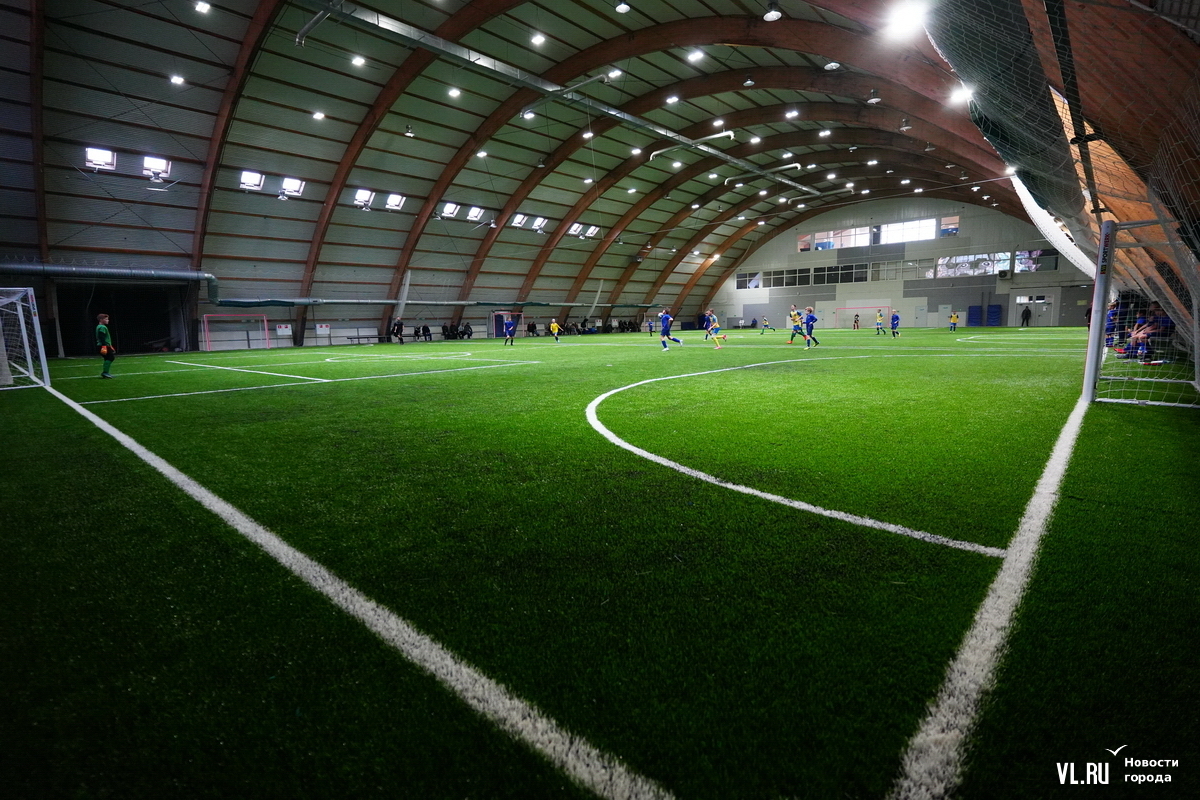 Крытый стадион динамо владивосток. Футбольный манеж во владивостоке. Манеже тигр. Манеж динамо владивосток. Манеже тигр.