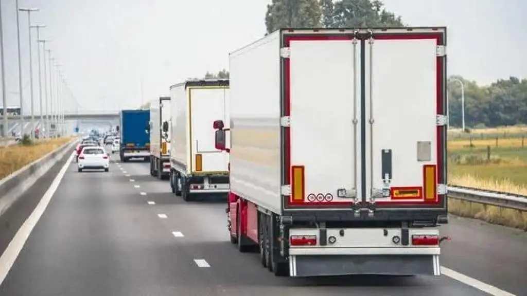 Для сокращения очередей фур на границе с Беларусью они должны будут регистрироваться