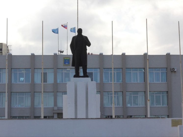 В Холмске отремонтируют памятник Ленину