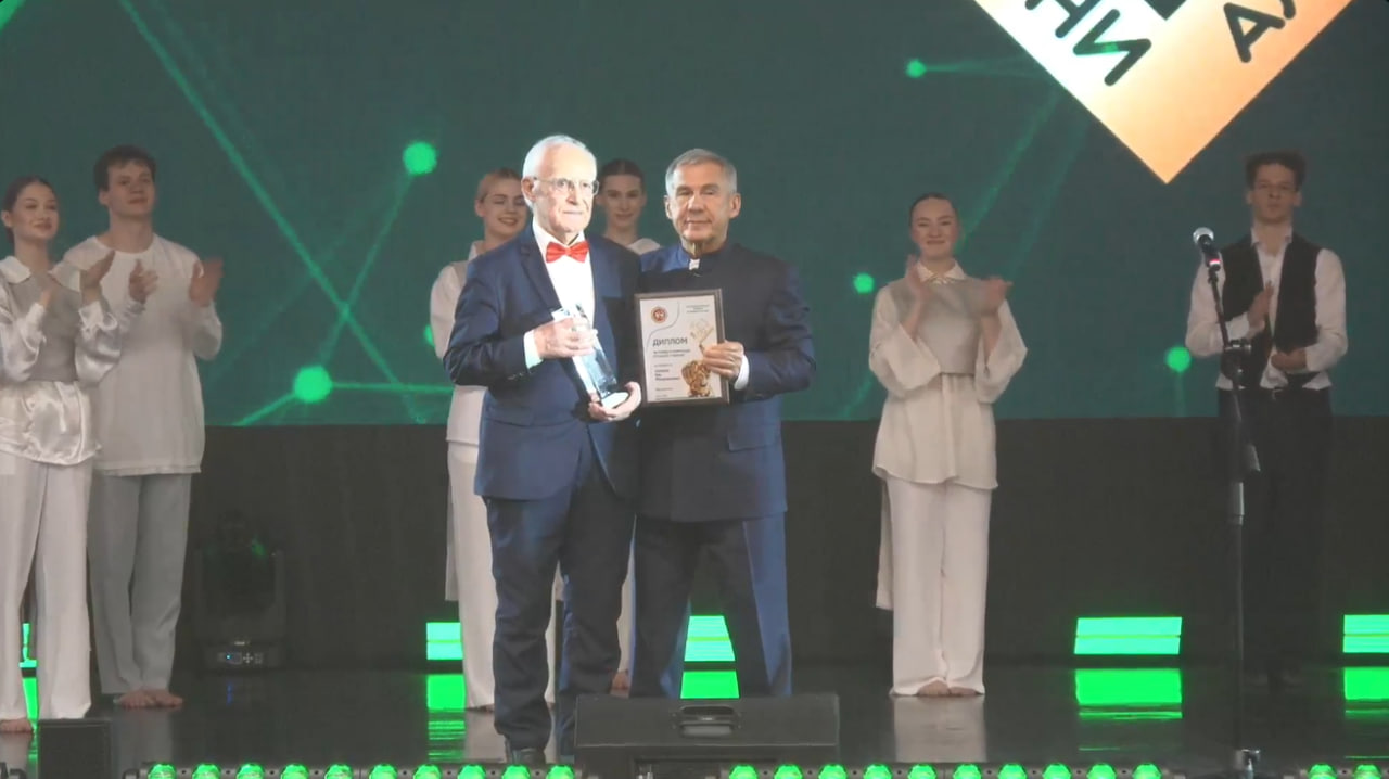 Кев Салихов и Рустам Минниханов