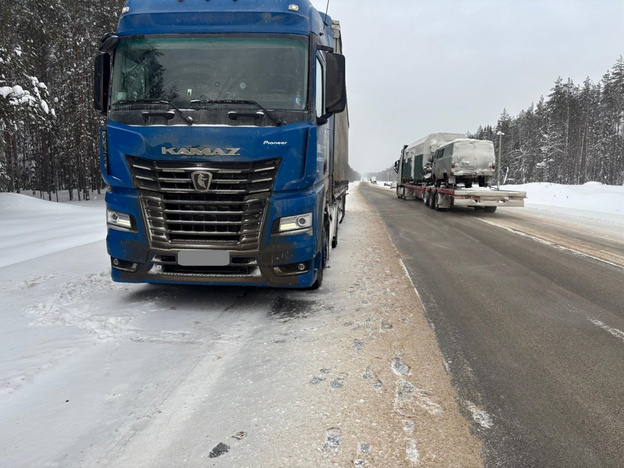 На трассе под Белой Холуницей столкнулись три машины, пострадали водитель и ребёнок