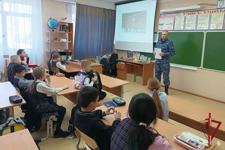 В районах Бурятии росгвардейцы провели уроки мужества ко Дню снятия блокады Ленинграда