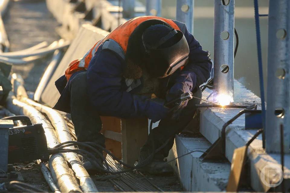 Сварщикам в Волгоградской области предлагают до 260 000 рублей в месяц