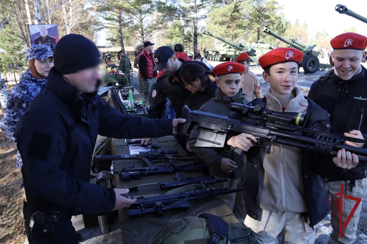 Росгвардия в Амурской области приняла участие в Военно-техническом форуме
