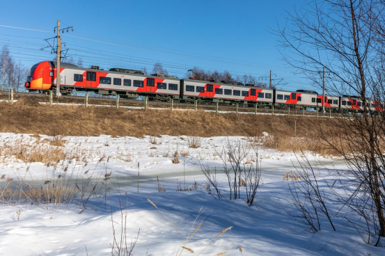 За короткий промежуток времени современные пригородные поезда стали любимым видом транспорта для жителей региона | Пассажиры