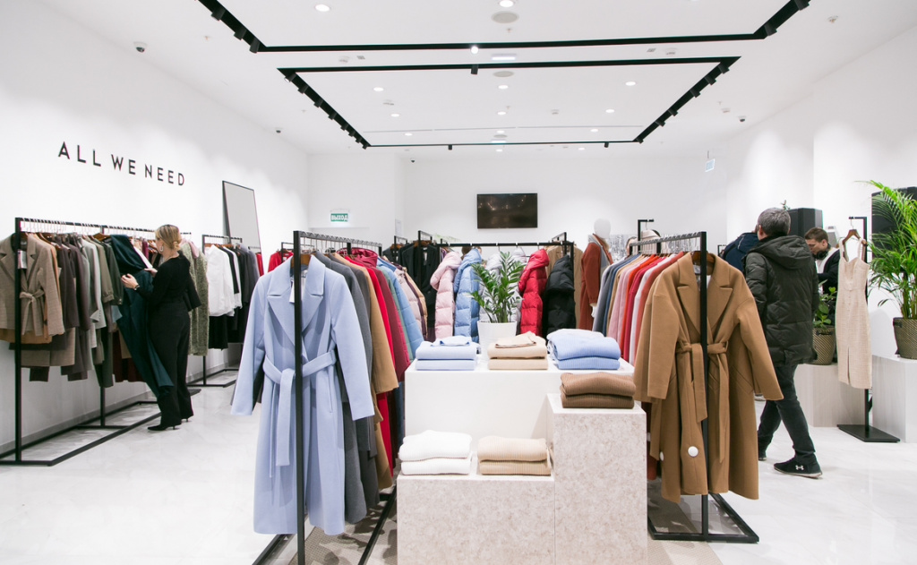 Camel одежда женская. All we need магазин. All we need магазин. Тренч all we need. Девушки разных рас.