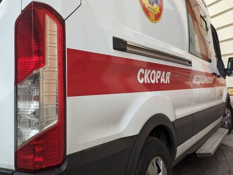 Врача скорой помощи госпитализировали с травмами после ДТП на Софийской улице