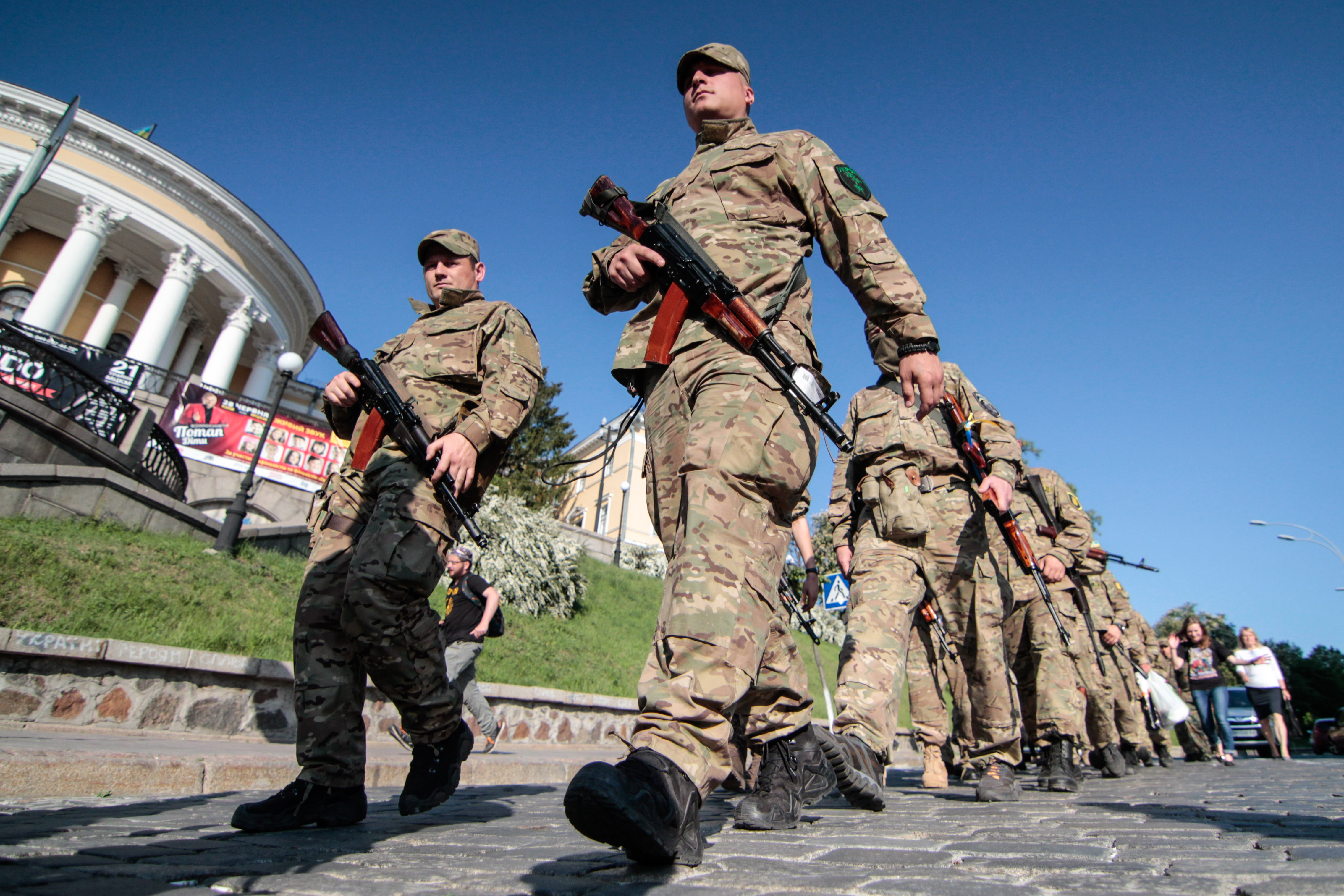 Полковник дмитрий титенко. Командующий зво вручил. Командование гарнизона. Командующий цво герасимов валерий. Назаренко александр владимирович полковник.
