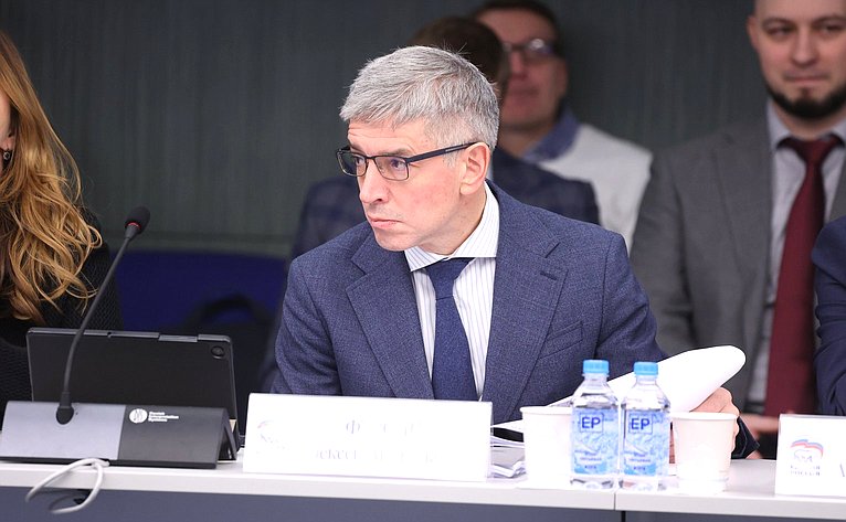 Заседание Комиссии Совета Федерации по развитию креативных (творческих) индустрий и народных художественных промыслов в РФ